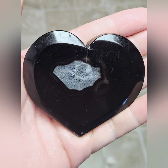 Druzy Black Agate Heart Crystal Carving - Picture 3 of 6